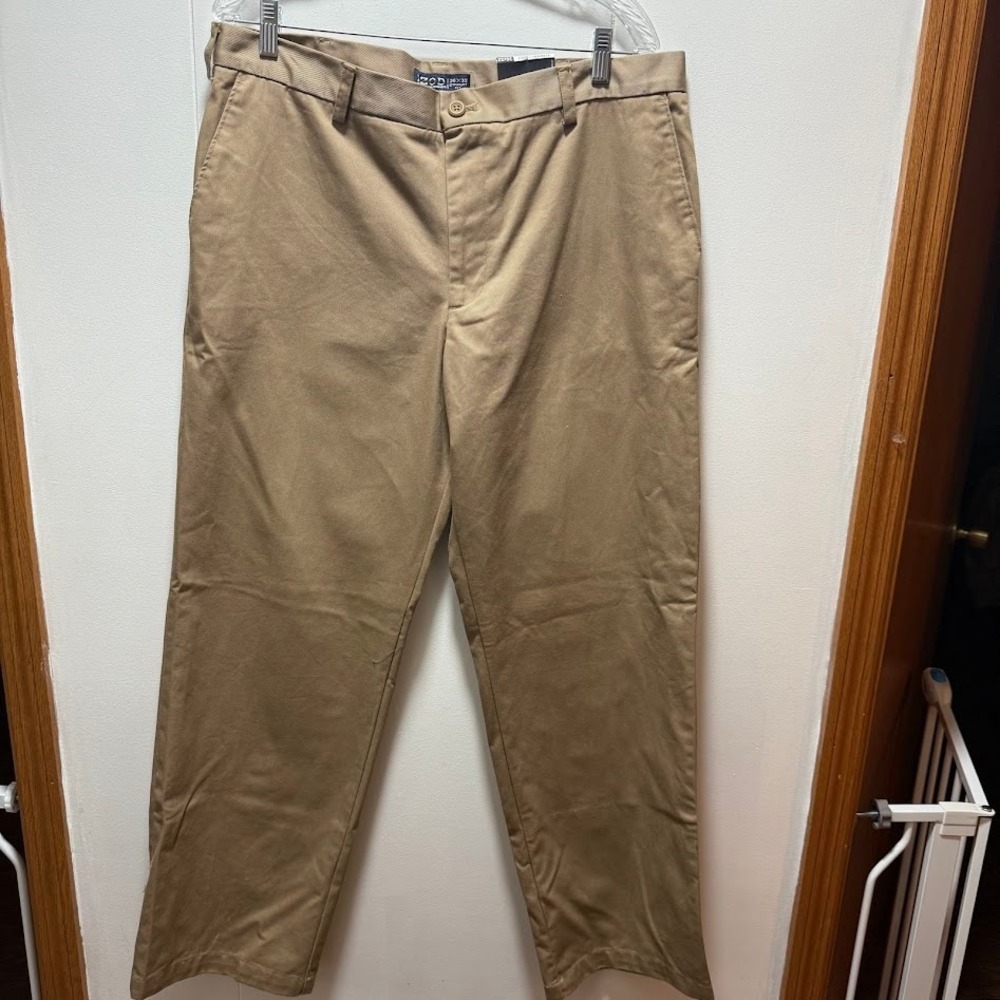 IZOD Mens Straight Fit Flat Front Chino Pants Khaki‎ Size 36x32 Wrinkle Free NEW
